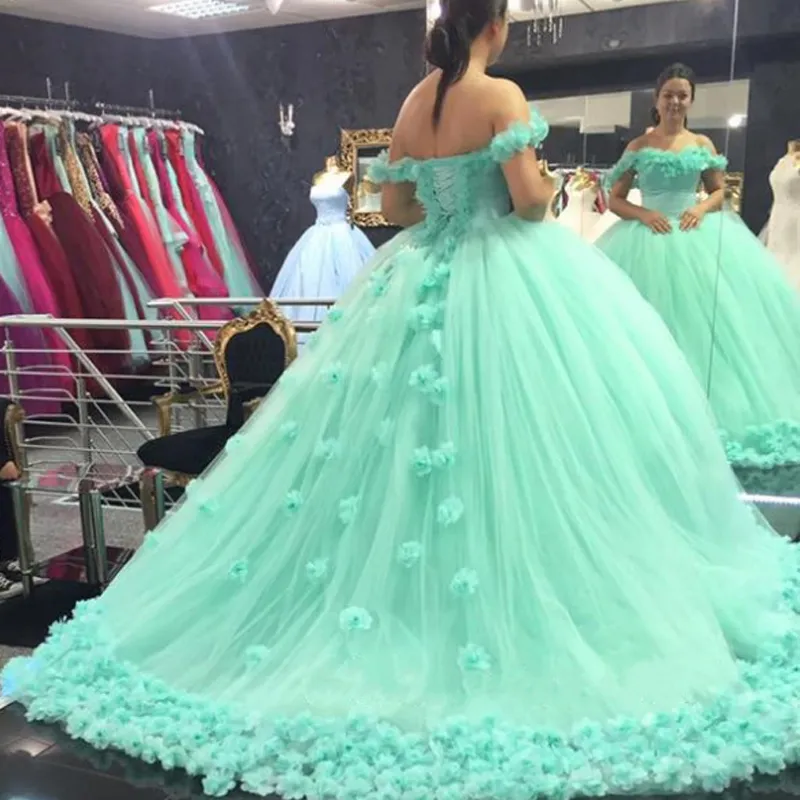 Czarowna Suknia Balowa Prom Dress Handmade Kwiaty Off The Ramię Mint Green Puffy Tulle Quinceanera Suknie Wieczorowe Party Nosić gorset