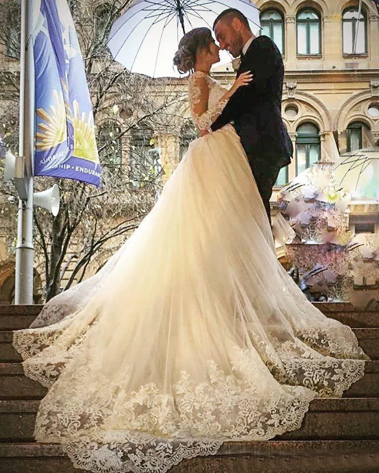 Bescheidene 2017 Spitzenapplikationen-Überrock-Brautkleider mit abnehmbarer Schleppe, langärmlige Tüll-Brautkleider nach Maß, China EN12169