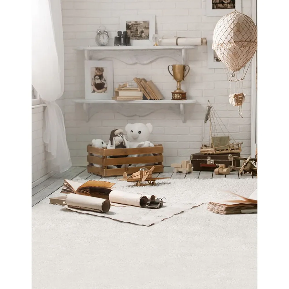 Innenraum-Kind-Studio-Hintergrund, weiße Ziegelwand, Fenstervorhang, Spielzeugbären, Bücher, weicher Teppich, Kinder-Fotografie-Hintergründe, 1,5 x 2,1 m
