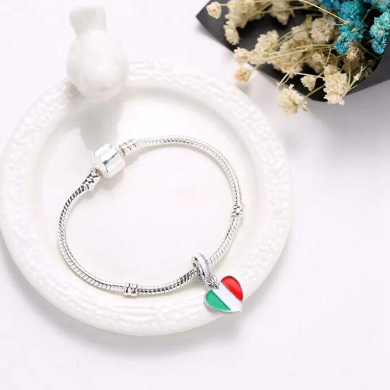 lot Fashion Silver Plated Emamel Italy Flags Hjärtdesignlegering Metall Diy Charm Fit European ArmeletNecklace Low Ped6776685