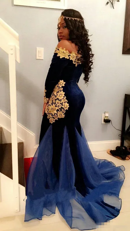 2019 New South Africa Long Sleeves Prom Dresses Elegant Boat Neckline Floor Length Mermaid Royal Blue Velvet Evening Gowns with Gold Lace