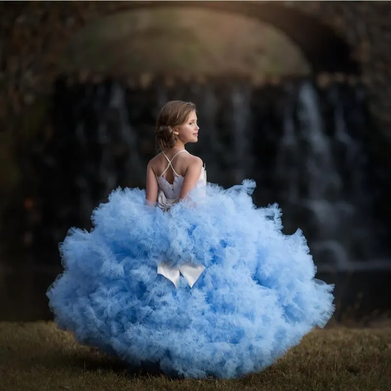 Cloud Blue Girls Pageant Jurk 2017 Mooie Mode Crystal Luxe Feather Communion Jurk Boog Puffy Tiered Flower Meisjes Jurken voor Huwelijk