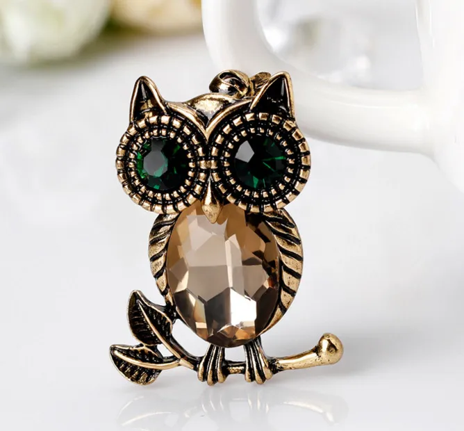 Retro Green Gem Crystal Owl Broscher Vintage Animal Brosch Pins för kvinnor / män Mode Smycken grossist