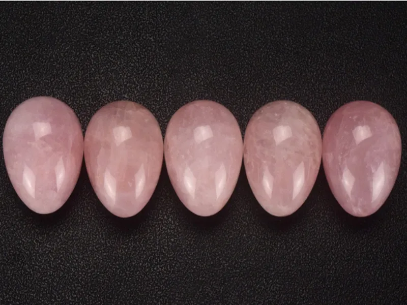 lot odrickad Natural Rose Quartz Yoni Egg Jade Egg PELVIC Kegel Övning Vaginal åtdragning sfär4570537