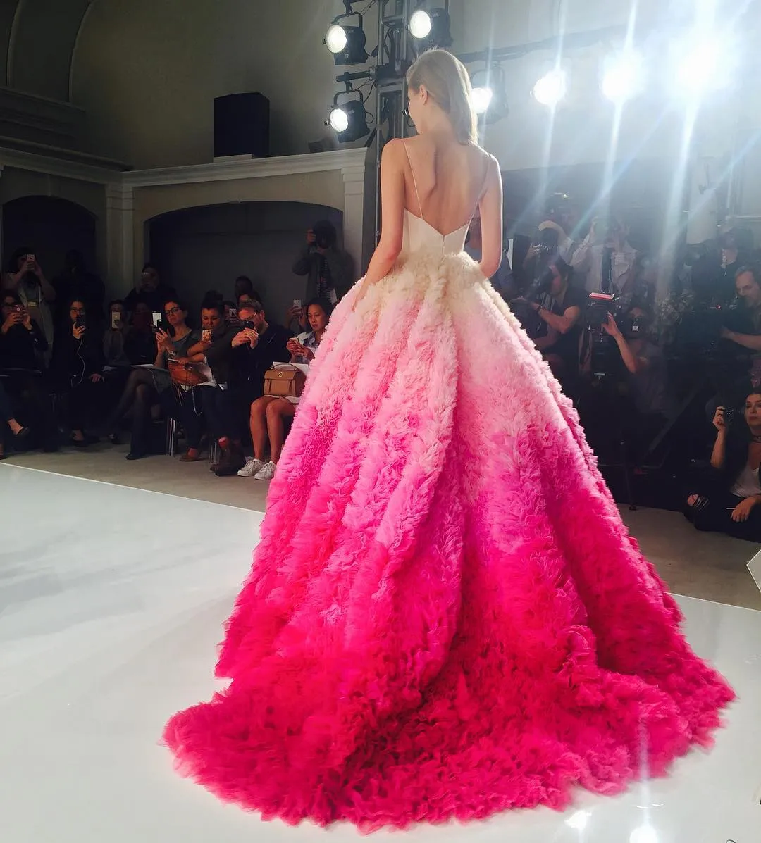 2019 Ombre Robes De Mariée Une Ligne À Volants Décolleté En Coeur Balayage Train Tulle Dos Nu Plus La Taille Robes De Mariée