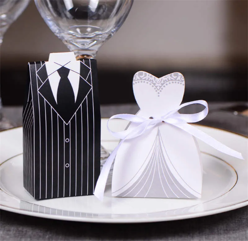 100 sztuk (50 pairs) Europejski Styl Tuxedo Dress Bride Groom Wedding Favors Candy Boxes Bomboniera Party Pudełka z wstążkami LZ0082