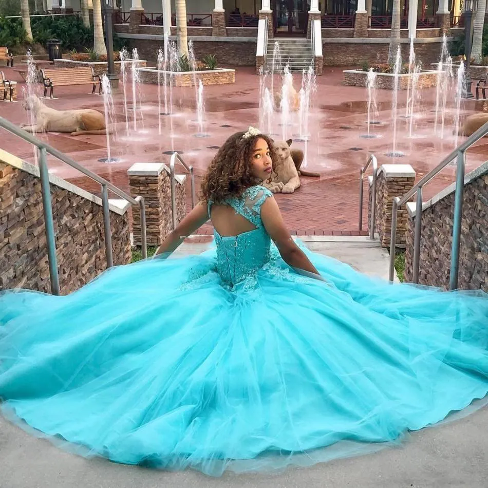 Blue Ball-jurk Quinceanera Jurken 2018 Kant Applicaties Beaded Sweet 16 Lange Prom Jurken Custom Made Avondjurken Formele slijtage