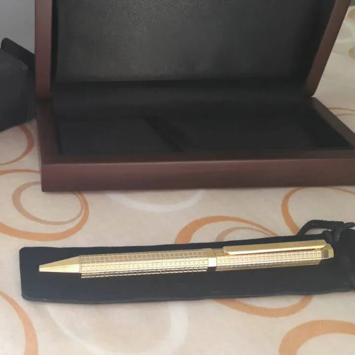 Długopis Modny Metal Złoty Różany Złoty Srebrny lub Czarny Kratkę Czerwone Drewniane Pudełko Klasyczne Luksusowe długopisy