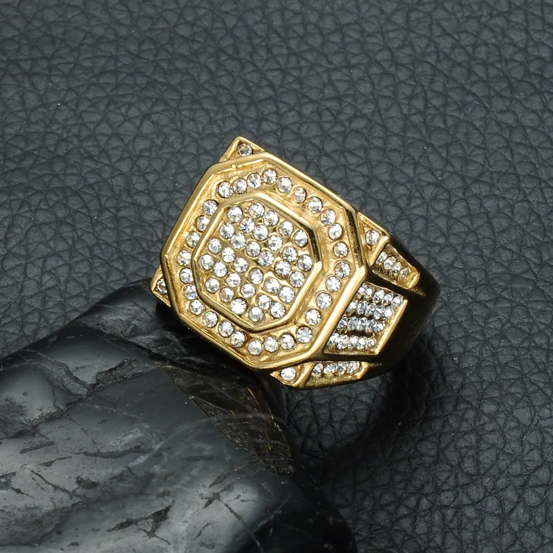 Anello esagonale Hip Hop con micro pavé di strass ghiacciato Anello esagonale in acciaio inossidabile al titanio riempito d'oro IP uomo