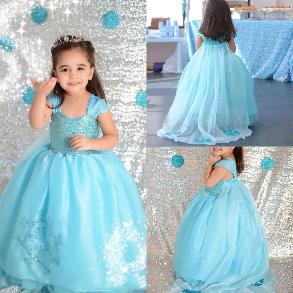 Vestidos encantadores para niñas de flores Espaguetis con vestidos anchos sin tirantes para niñas Vestidos con bordados en niveles Vestidos de fiesta de cumpleaños hechos a medida 2017