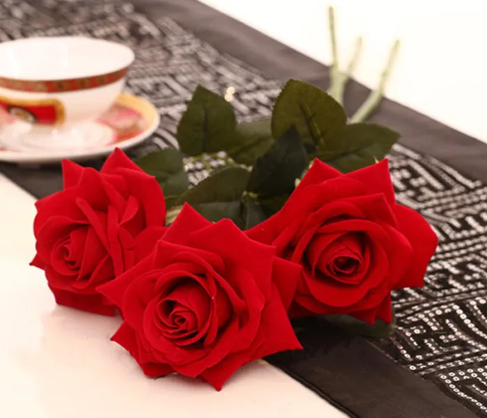 En gros 26.8inch Grande floraison Red-rose Fleurs Artificielles Flocage Roses Rouges En Gros Affichage Fleur pour la maison décorations De Noce