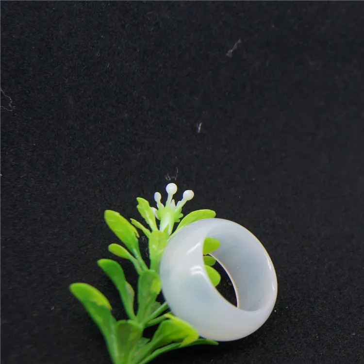 Natural white agate hand-carved agate ring ring