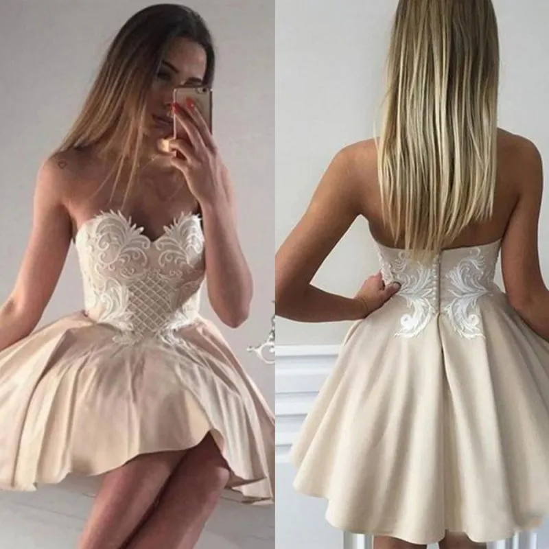 Billiga Lace Puffy Skirt Homecoming Dresses Gratis frakt Backless Prom-kappor Sweetheart Cocktail Dress för tonåringar