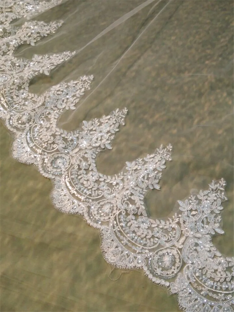 Neuankömmling Einschichtiger langer Hochzeitsschleier mit Spitzenkante, 3 Meter, weißer Elfenbein-Brautschleier mit Kamm, Brautaccessoires