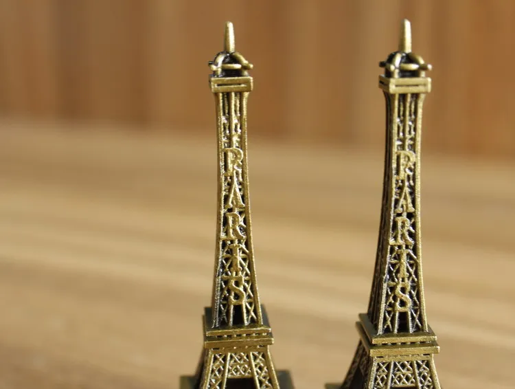 Metallo Torre Eiffel Decorazioni da giardino Modello Torre di Parigi Figurine Artigianato Decorazione della casa Confezione regalo 25 cm