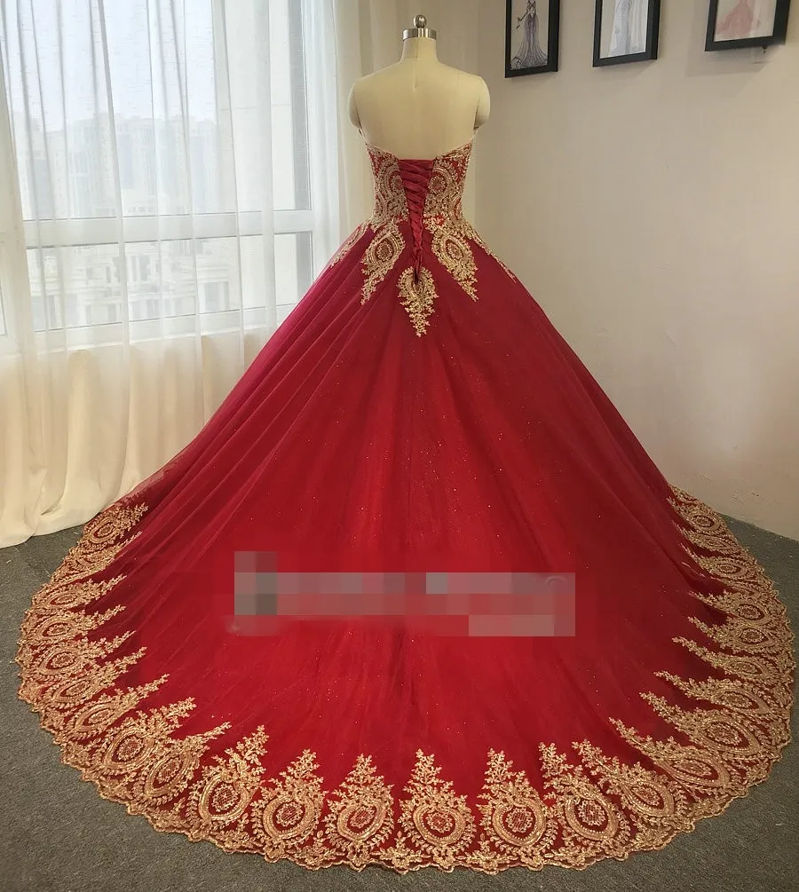 Yeni Kırmızı Ve Altın Balo Gelinlik Sevgiliye Korse Olmayan Beyaz Renkli Gelinlikler Arapça Örgün Elbise Custom Made