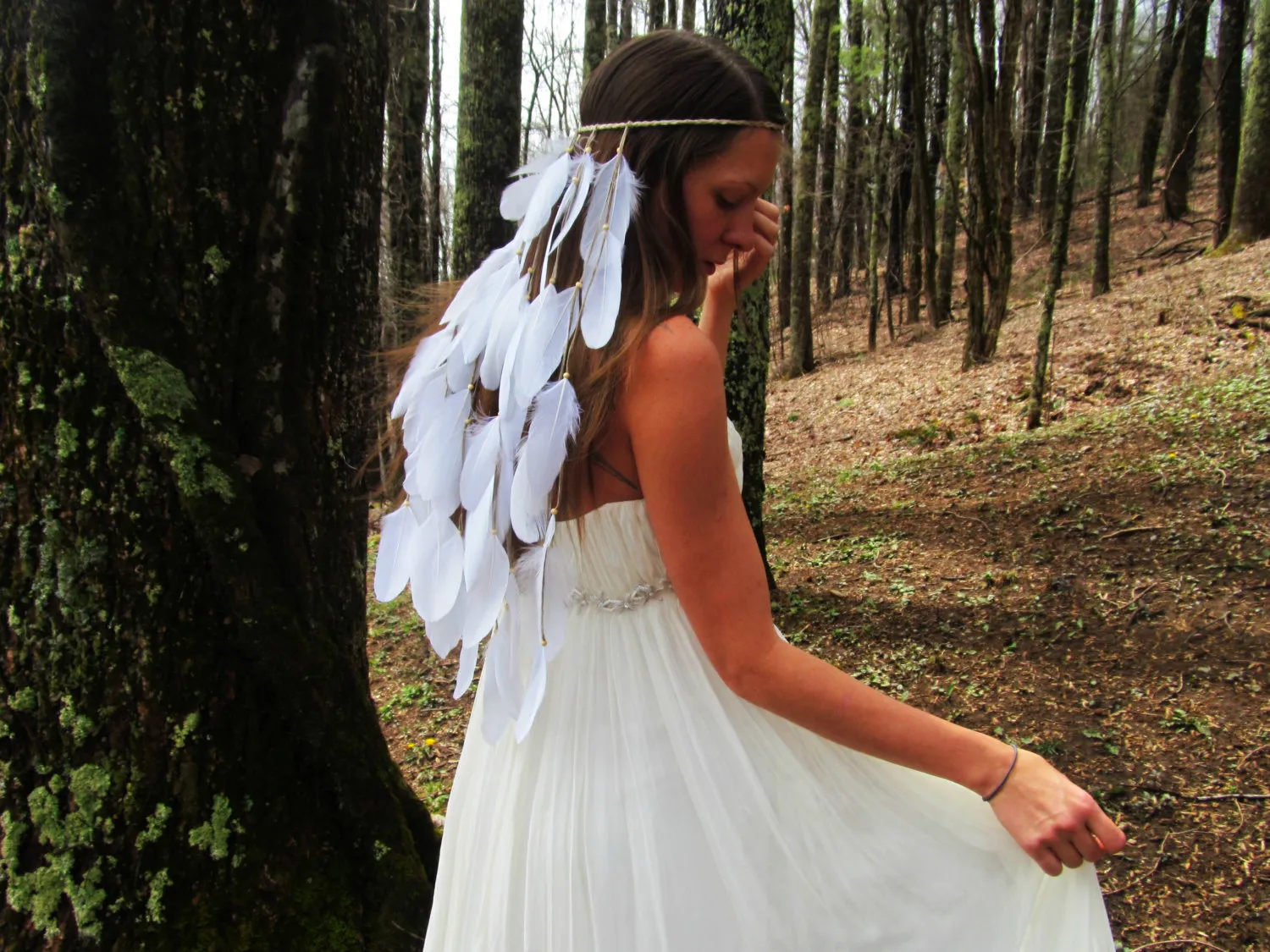 ホワイトフェザーヘッドバンドヘアヘッドバンドのための女性卸売羽の結婚式のヘッドピースの花嫁のヘッドドレスの花嫁ヘッドアクセサリー
