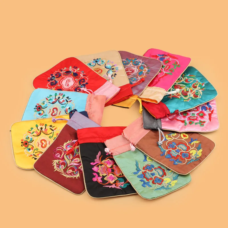 Borsa portaoggetti per gioielli piccola ricamata patchwork Borsa per imballaggio tasca portamonete in tessuto di raso con coulisse etnica cinese 50 pezzi / lotto