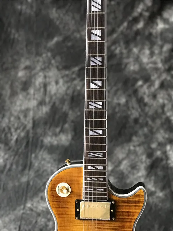 Chitarra elettrica marrone personalizzata di alta qualità di nuovo arrivo, chitarra con tastiera in palissandro, con chitarra hardware color oro di alta qualità