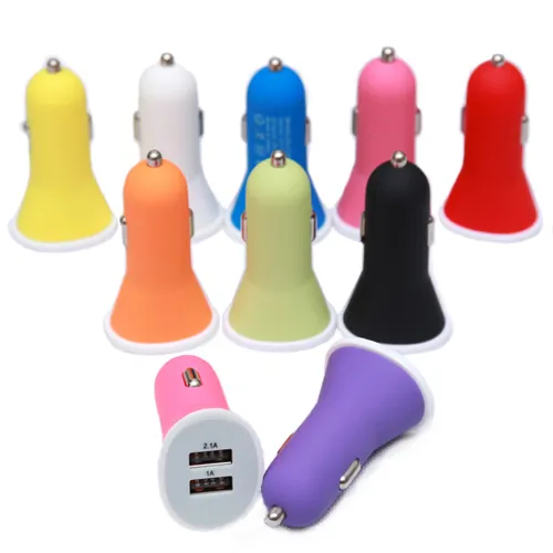 Adaptateur de voiture 2A authentique de haute qualité 10 couleurs chargeur de ports USB double coloré pour une utilisation universelle mat doux pour iphone Samsung