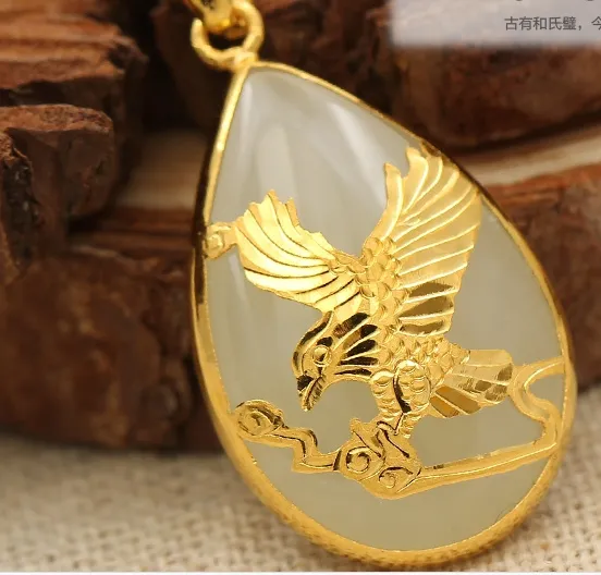 Pendentif collier à breloques aigle blanc eau en jade incrusté d'or futur