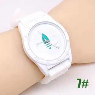 2017 Fashion Clover Women Watches Męskie liście unisex 3 liście dilik w stylu liści silikonowy pasek analogowy kwarc na rękę świąteczną gif253h