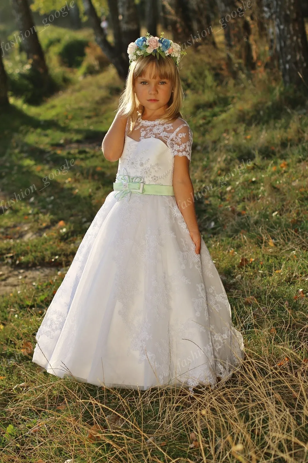 Jolies robes de communion en dentelle pour petites filles 2018 manches modernes ceinture menthe élégante robe de mariée mère fille pour les filles de fleurs