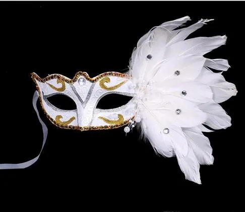 Masquerade Mask Julfärgad fjädermask Halloween Födelsedagsfest Kvinnors Fashion Mask Stage Föreställningar Tillbehör 10st Gratis Frakt