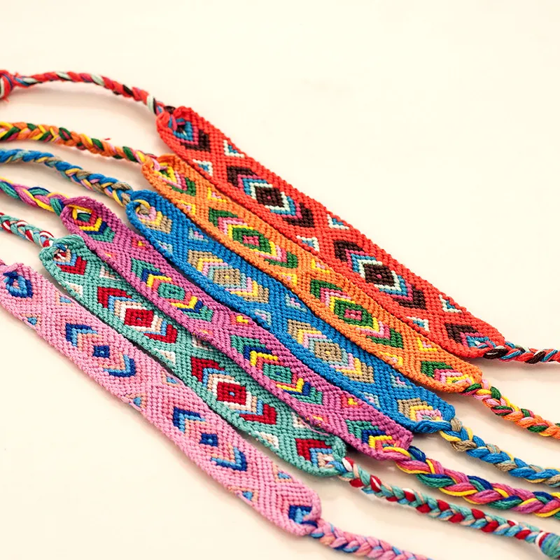 Nouveaux bracelets d'amitié népalais unisexes de 2 cm Bracelets de vents nationaux faits à la main bracelets en coton à géométrie colorée livraison gratuite