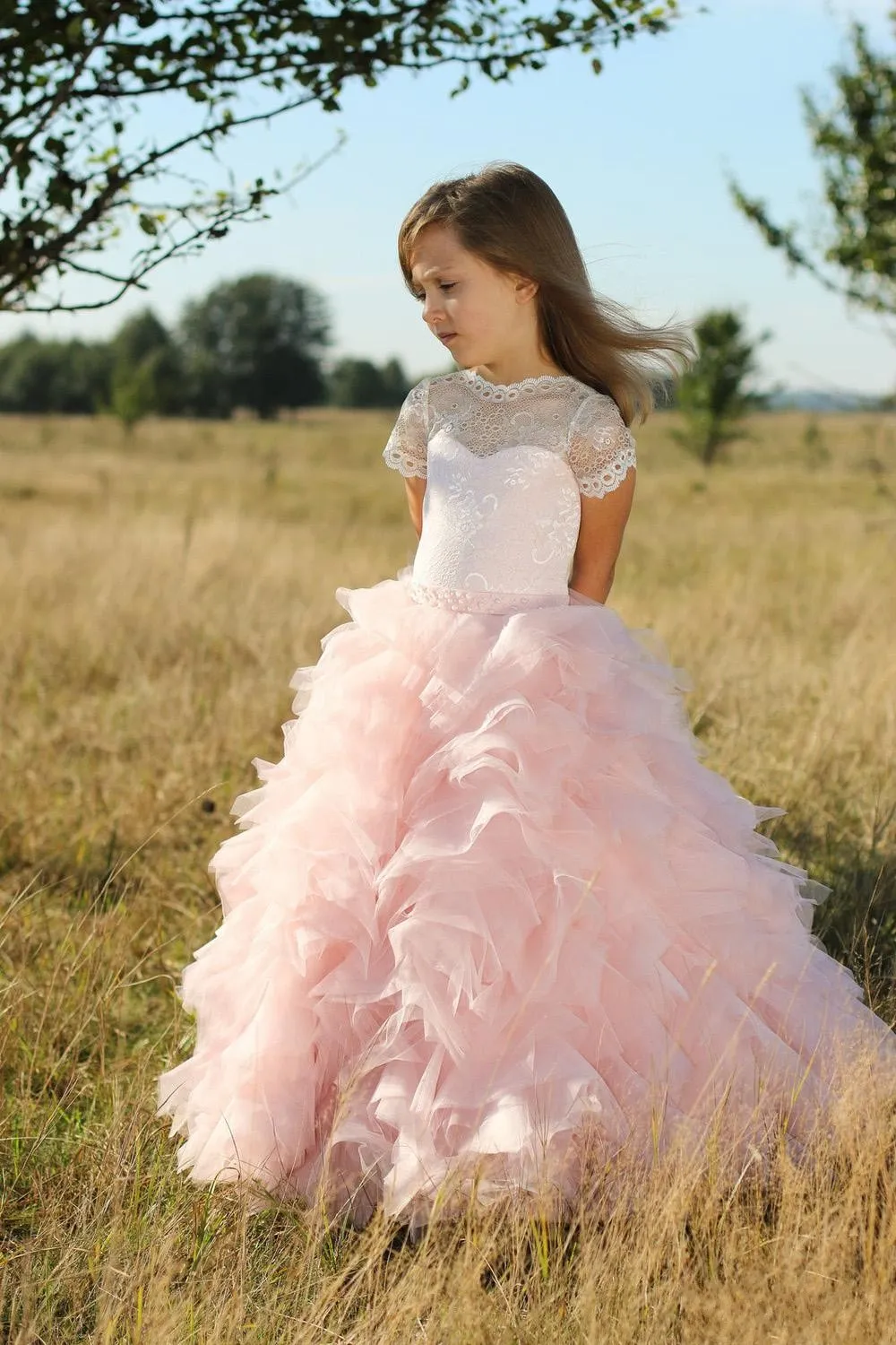 赤面ピンクのレースチュールボールガウンフラワーガールドレスのための結婚式の半袖ラッフルドリームページェントドレス子供のためのドレス