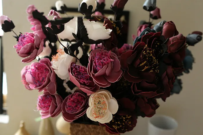 Atacado 50 pçs / lote Real Vivid Toque Retro Peônia Bouquets Com 4 Cabeças de Flor Para Casa Jardim e Acessórios Do Casamento Flores DIY Decorações