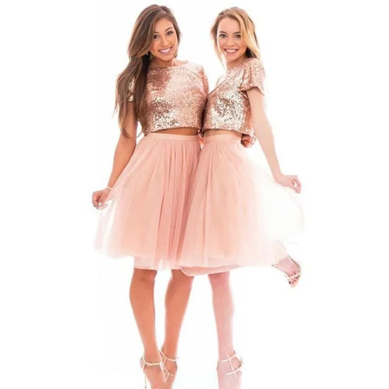 2019 Sparkly Blush Rose Rose Or Paillettes Robes De Demoiselle D'honneur Plage Pas Cher À Manches Courtes Plus La Taille Junior Deux Pièces Robes De Soirée De Bal