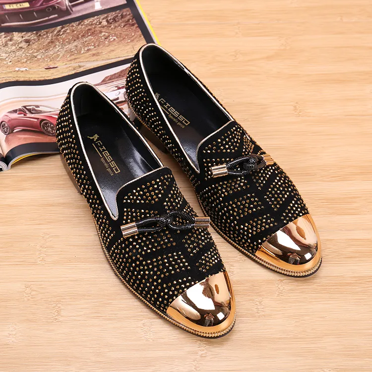 Casual Formal Shoes For Men Black äkta läder Tassel Men Wedding Shoes Gold Metallic Mens Studded Loafers 2433