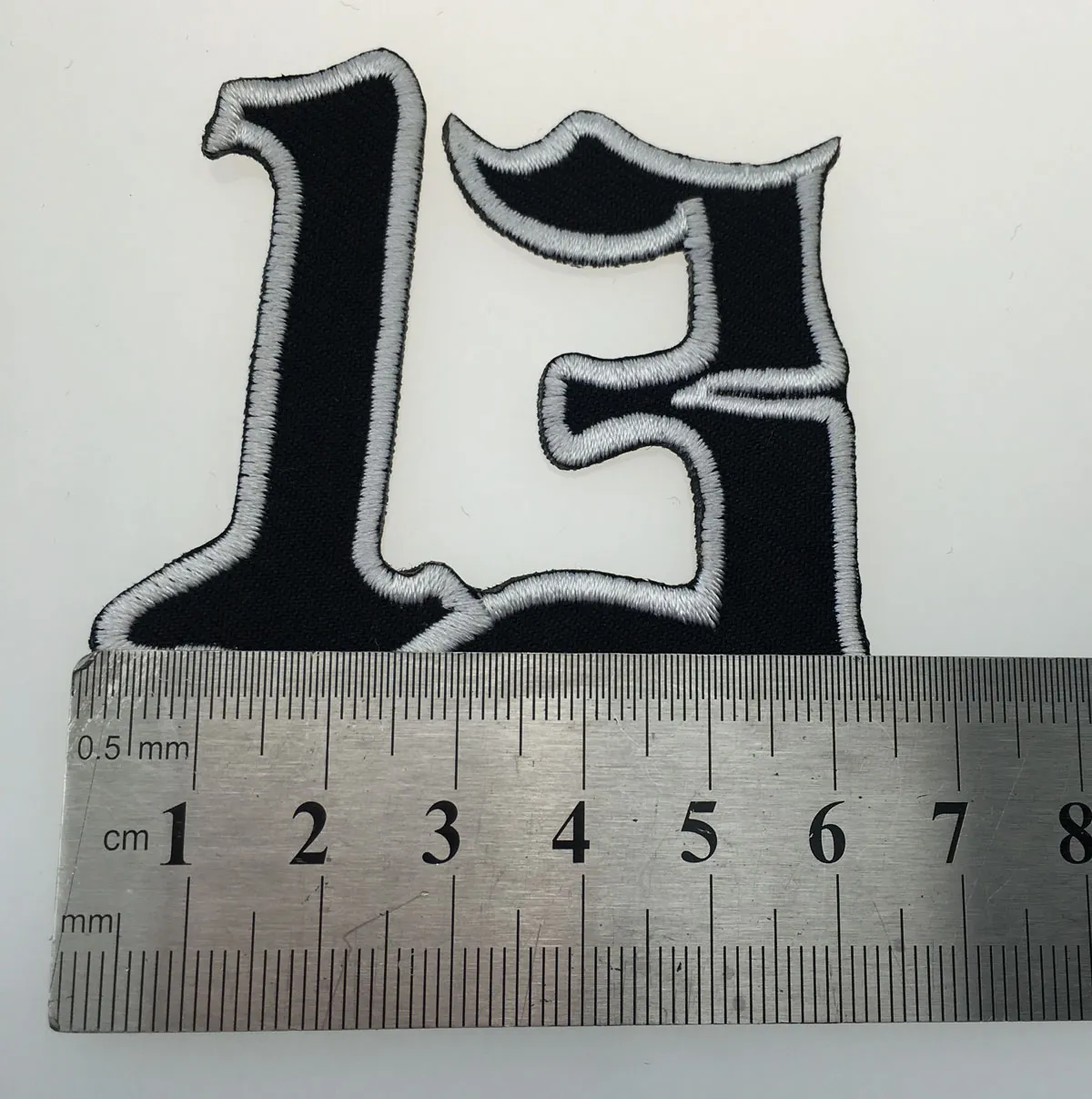 Incredibile numero fortunato 13 Biker Motorcycles Ricamo Patch Iron on Backing Patches Giacca T-shirt Patch Whole282w