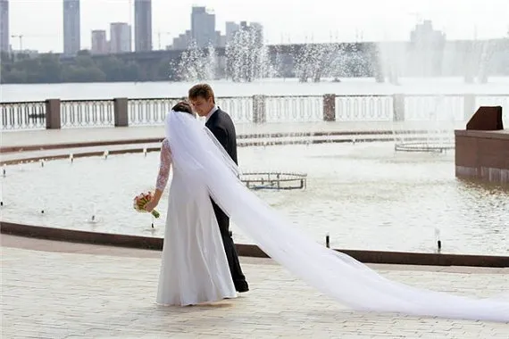 Voile de mariage blanc ivoire Champagne à deux couches de 5M, bord coupé, longueur de la cathédrale avec peigne, voile de mariée 487p