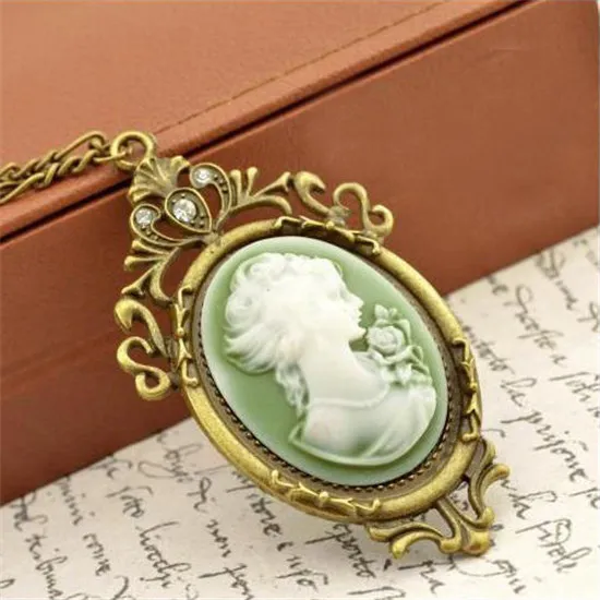 Wholesale- Summer Style Jewelry Vintage Antique Gold Queen Cameo Pendant Necklace Statement Necklace for Women Jewelry