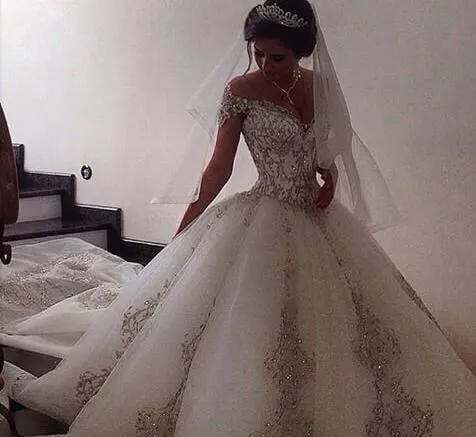 Sparkly Luxury Crystal Ball Gown Bröllopsklänningar 2019 Katedral Tåg Puffy Skirt Dubai Arabisk Off-Shoulder Plus Size Bridal Dress