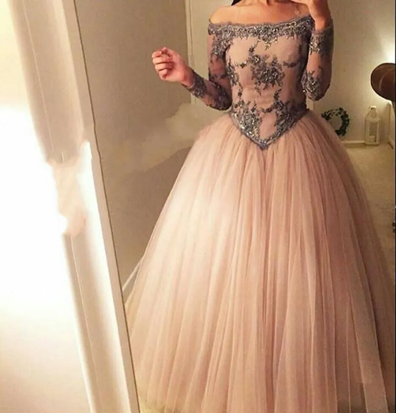 Ball Gown Prom Dresses 2019 Off The Shoulder Sheer Långärmad Baskisk Midja Golv Längd Tulle Arabia Evening Dresses