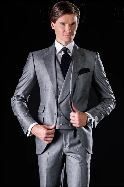 Dernière conception Gris clair Groom Tuxedos Notch Lapel Groomsmen Best Man Suits Mens Wedding Blazer Suits (Veste + Pantalon + Gilet + Cravate) NO: 462