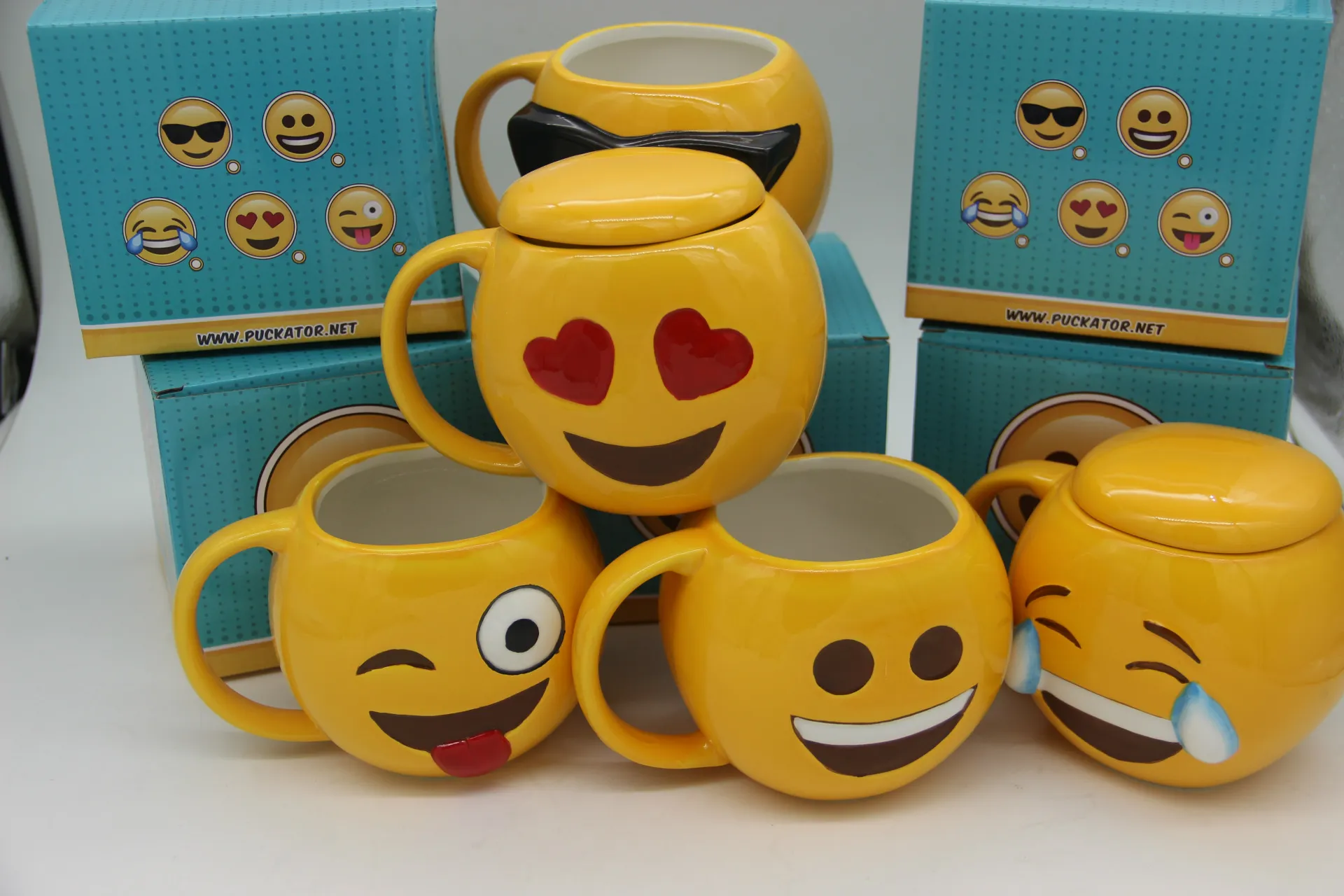 Эмоджи на кружке. Эмодзи чашка с 3 грозами. Эмодзи в кружках тг. Смайлик чаша. Кружка чая эмоджи.