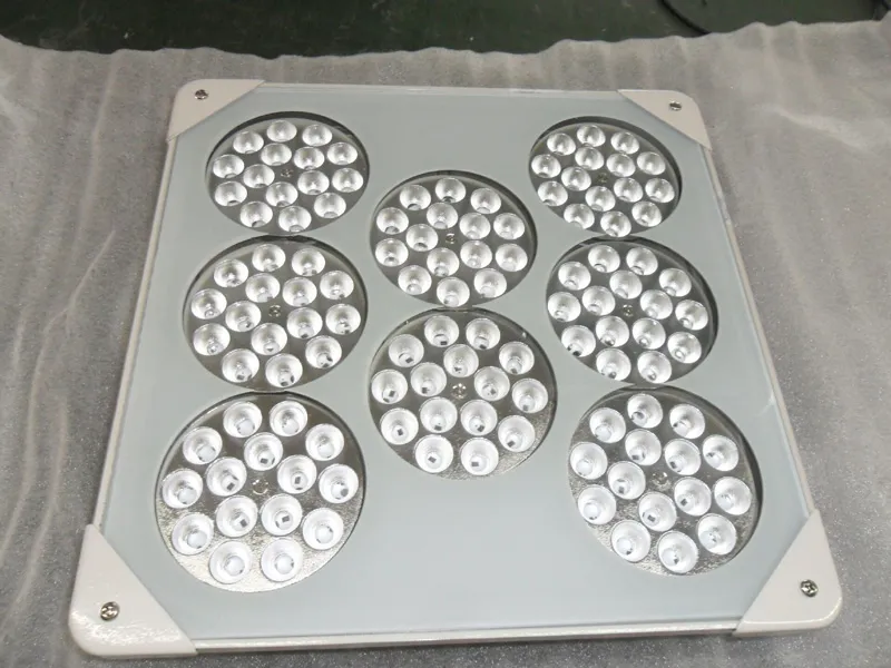 X10耐圧性の証明LEDキャノピーライトフラッドライト120W 150W 180W 240W AC 85-265V IP66屋外の採鉱ランプ高ブライトンLEDの照明