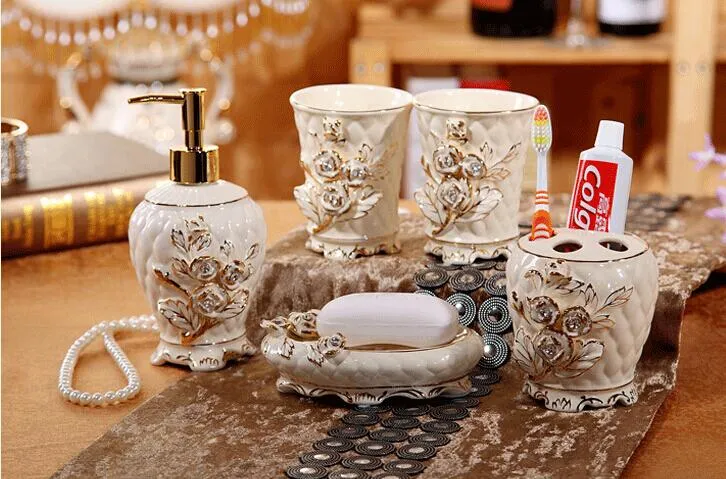 Set accesorios para baño de 8 piezas en porcelana blanca