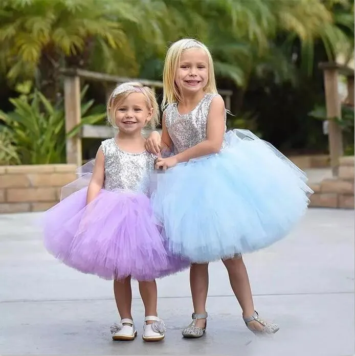 Princesa linda Vestido de fiesta Vestidos de niña de flores Otoño 2018 Joya Plata brillante con lentejuelas Corpiño Hasta la rodilla Falda de tul hinchada Vestidos de novia para niños