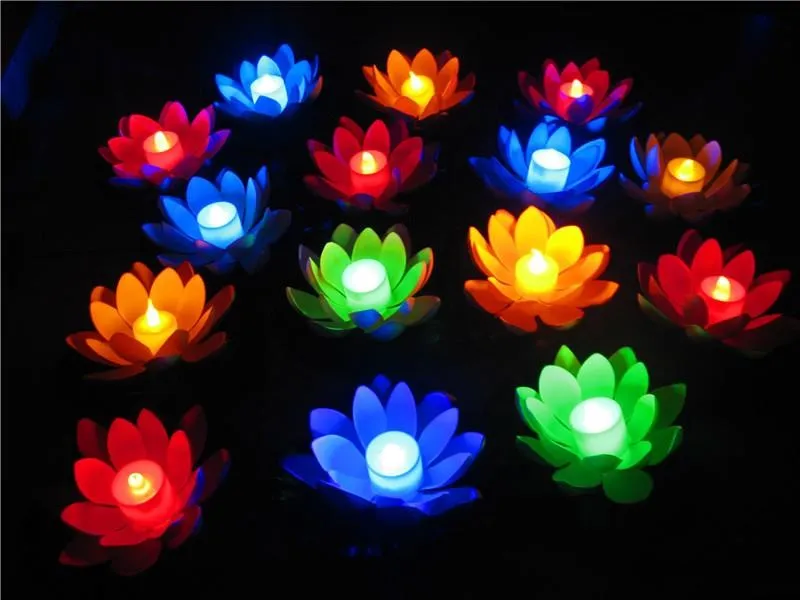 결혼식 훈장 공급을 위한 다채로운 변화한 빛을 가진 연꽃 초 램프를 뜨는 인공적인 LED