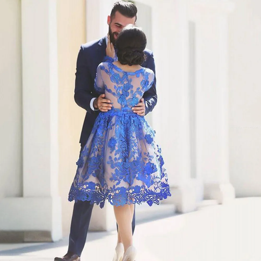 Vestidos elegantes de cocktail azul royal 2017 Apliques de renda curta de manga longa de joelho de manga comprida feminina vestidos de festa para graduação6883323