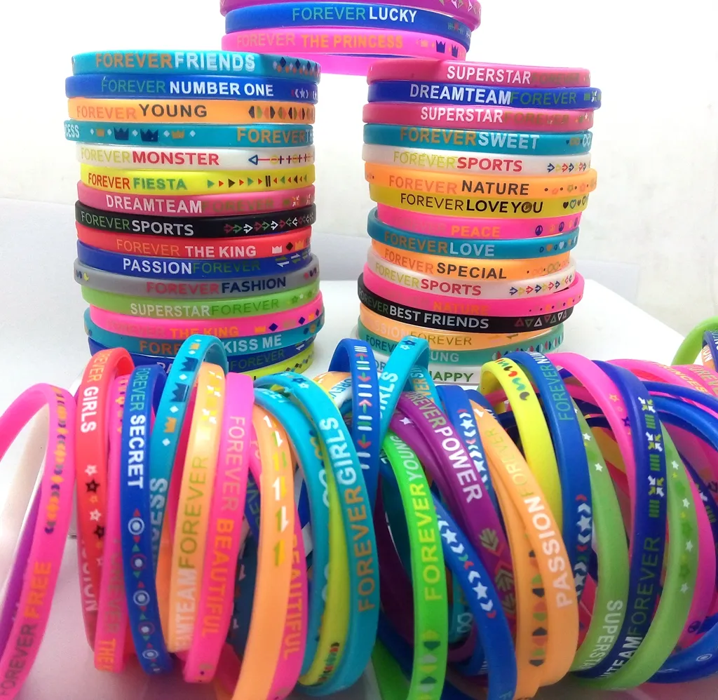 100pcs Riempitivi per sacchetti da festa Bella Top Mixed Uomo Donna Bellissimi braccialetti in silicone Bambini Braccialetti fantastici Gioielli di moda NOVITÀ