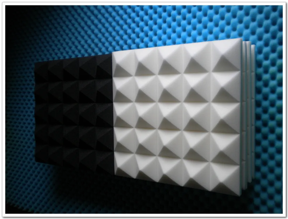 Neuankömmling, weißer Farbpyramiden-Akustikschaum, 50 x 50 x 8 cm, Akustikstudio-Schallschutzschaum, Schallabsorptionsschaum, Wandpaneele für Musikräume