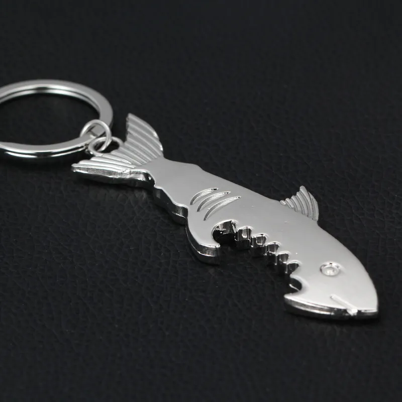 Tubarão em forma de abridor de garrafa de cerveja metal keychain liga de zinco cor de prata anel chave creativo exclusivo