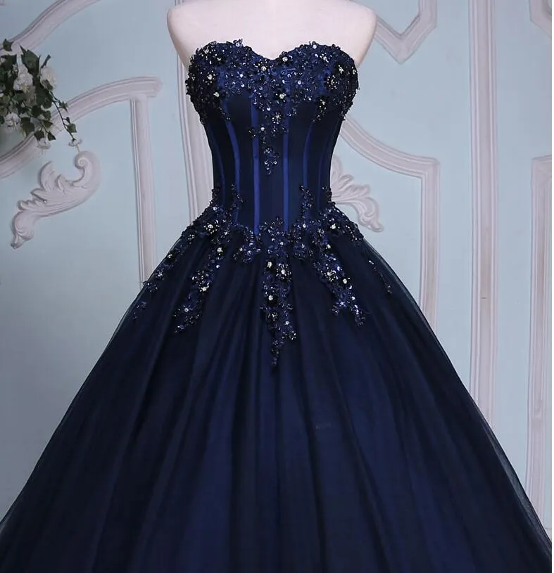 Abito da ballo blu navy Abiti da sposa lunghi colorati Abiti da sposa in pizzo con perline a cuore Corsetto Abiti da sposa non bianchi Non tradizionali