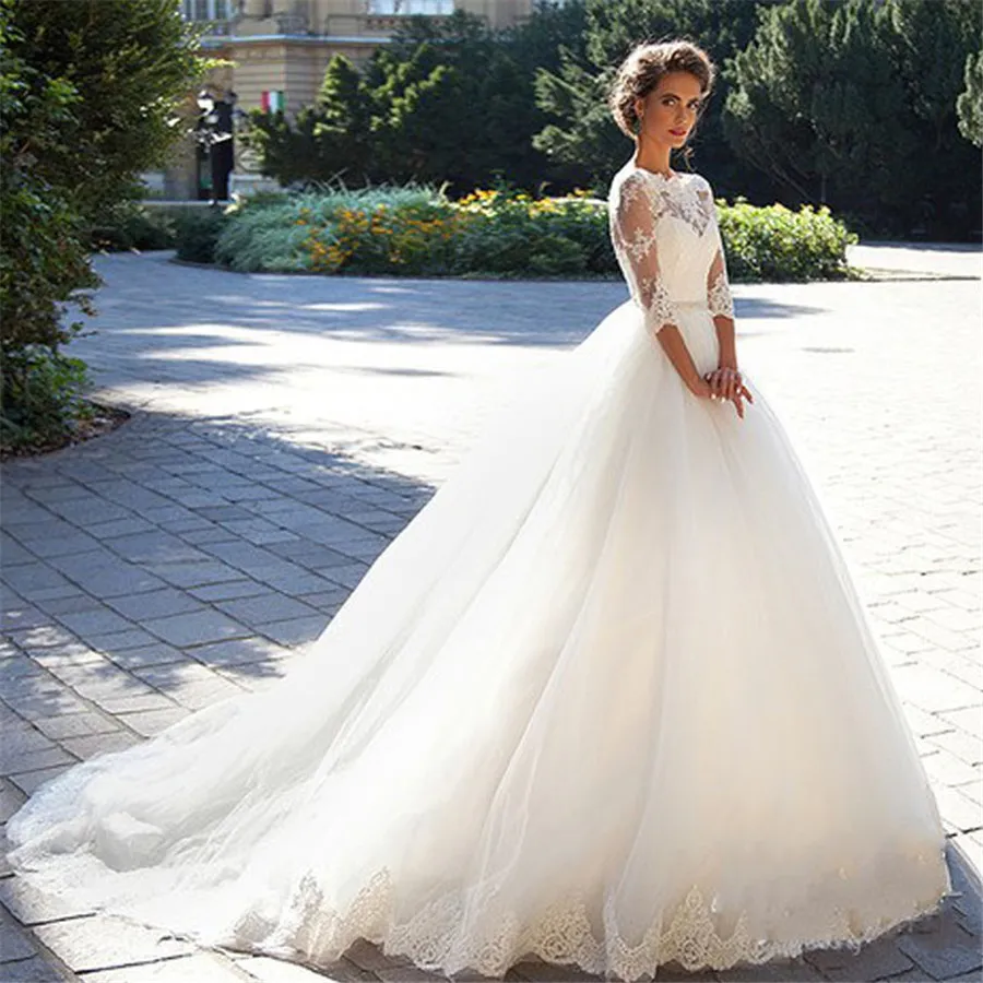 2021 Tulle Beautiful Bride Gowns Fashion Appliques Lace Bateau Neckline Half Sleeve Wedding Dresses with Beading Sash